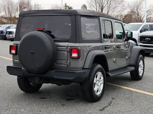 Used 2022 Jeep Wrangler Unlimited Sport image 3