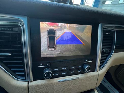 Used 2018 Porsche Macan image 38