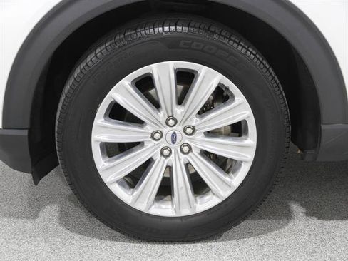 Certified 2022 Ford Explorer Limited w/ Equipment Group 301A image 24