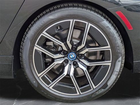 Used 2023 BMW i7 xDrive60 image 36