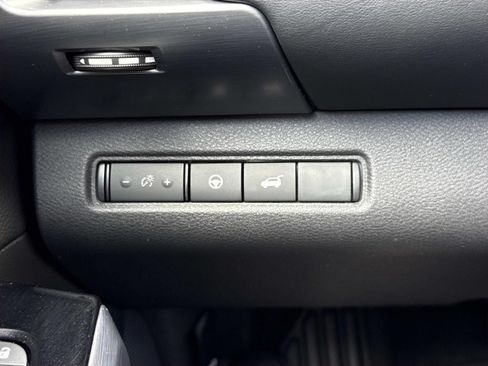 Used 2023 Nissan Pathfinder SL w/ Black Appearance Package AWD/4WD image 19