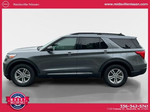 Used 2022 Ford Explorer XLT w/ Equipment Group 202A AWD/4WD image 3