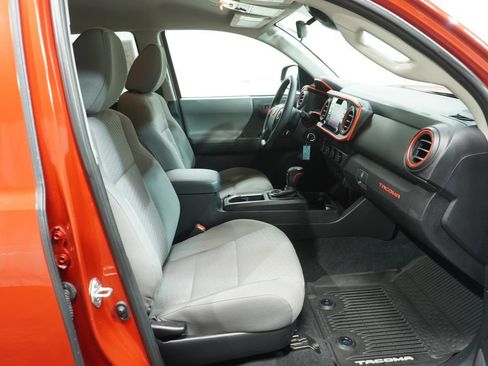 Used 2020 Toyota Tacoma SR AWD/4WD image 12