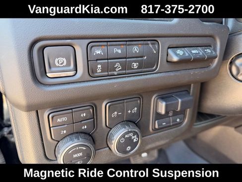 Used 2024 Chevrolet Suburban High Country AWD/4WD image 16