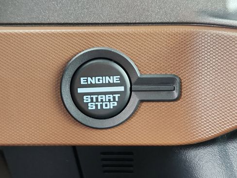 Used 2024 Ford Bronco Outer Banks w/ Sasquatch Package image 16