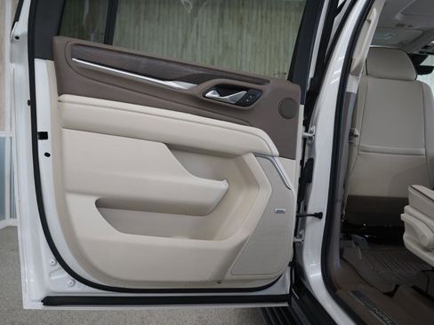 Used 2021 GMC Yukon XL Denali w/ Denali Premium Package AWD/4WD image 35