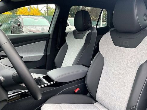 New 2026 Volkswagen ID.4 Pro image 18