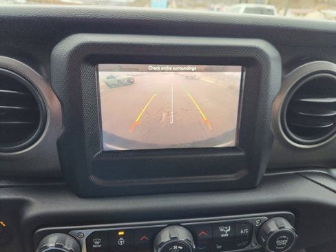 Used 2018 Jeep Wrangler Sport image 34