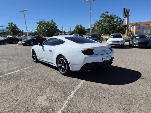 Used 2024 Ford Mustang Coupe RWD image 3