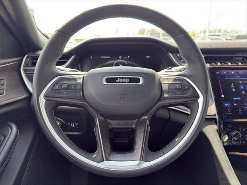 Certified 2024 Jeep Grand Cherokee L Limited AWD/4WD image 16