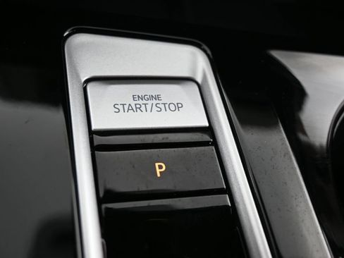 Used 2024 Volkswagen Atlas SE w/ Panoramic Sunroof Package FWD image 22