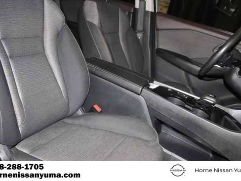 Used 2022 Nissan Rogue SV image 6