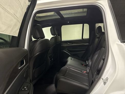 New 2026 Jeep Grand Cherokee Limited w/ Luxury Tech Group II AWD/4WD image 24