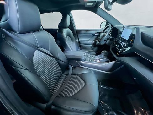 Certified 2025 Toyota Highlander XSE AWD/4WD image 26