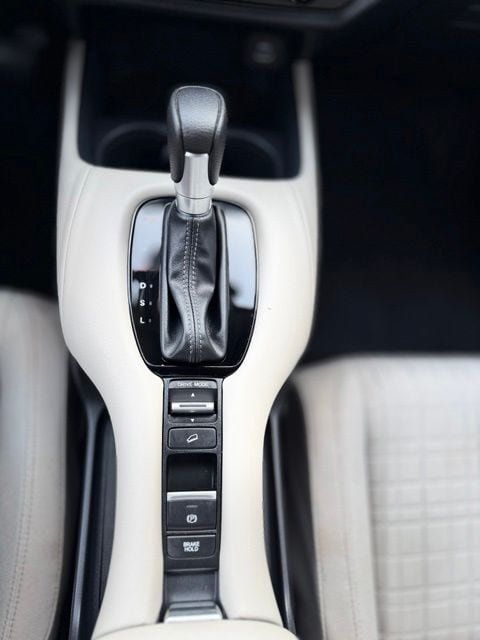 Used 2024 Honda HR-V LX image 13