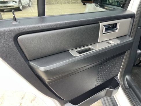Used 2016 Ford Expedition XLT w/ Equipment Group 202A AWD/4WD image 12