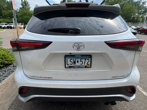 Used 2024 Toyota Highlander XSE AWD/4WD image 6