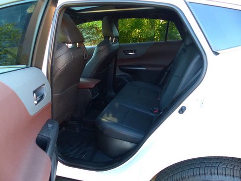 Used 2024 Toyota Venza Limited image 37