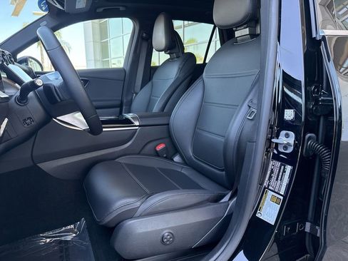 Used 2025 Mercedes-Benz GLC 300 image 10