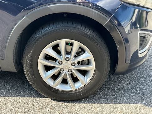 Used 2016 Kia Sorento LX AWD/4WD image 12