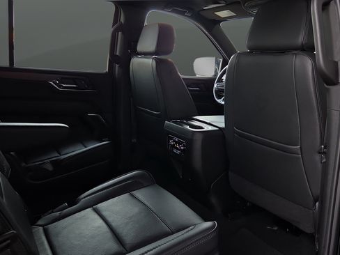 Used 2025 GMC Yukon Denali AWD/4WD image 25
