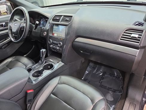 Used 2019 Ford Explorer XLT w/ Equipment Group 202A FWD image 30