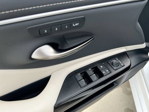 Certified 2024 Lexus ES 350 w/ Premium Package FWD image 11