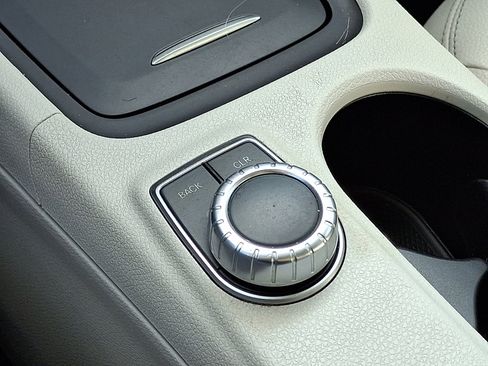 Used 2015 Mercedes-Benz GLA 250 4MATIC image 17