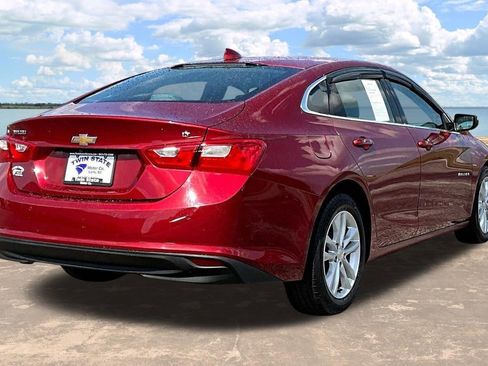 Used 2018 Chevrolet Malibu LT w/ Leather Package image 8
