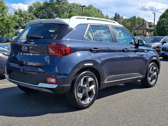 Used 2024 Hyundai Venue Limited FWD image 6