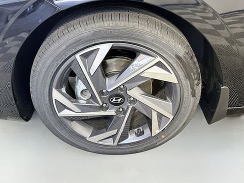 New 2026 Hyundai Elantra Limited FWD image 4