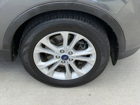 Used 2017 Ford Escape SE FWD image 12