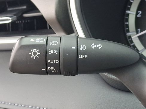 Used 2024 Toyota Highlander XLE AWD/4WD image 28