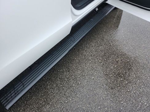 Used 2025 Ford Expedition Max Platinum w/ Stealth Appearance Package image 9