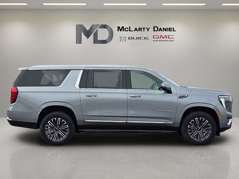 New 2026 GMC Yukon XL Elevation w/ Elevation Premium Package AWD/4WD image 6