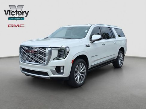 Used 2023 GMC Yukon XL Denali AWD/4WD image 3