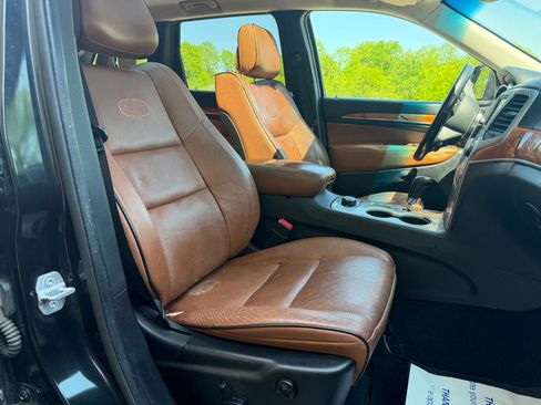 Used 2013 Jeep Grand Cherokee Overland w/ Advance Technology Group AWD/4WD image 31