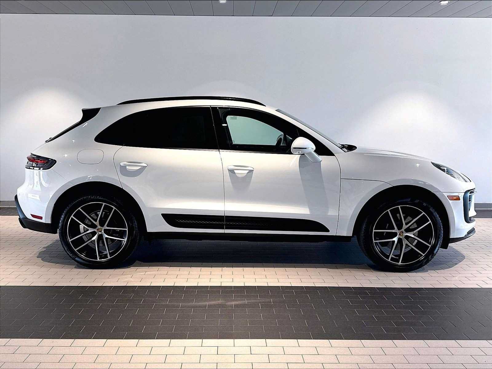 Used 2026 Porsche Macan AWD/4WD image 11