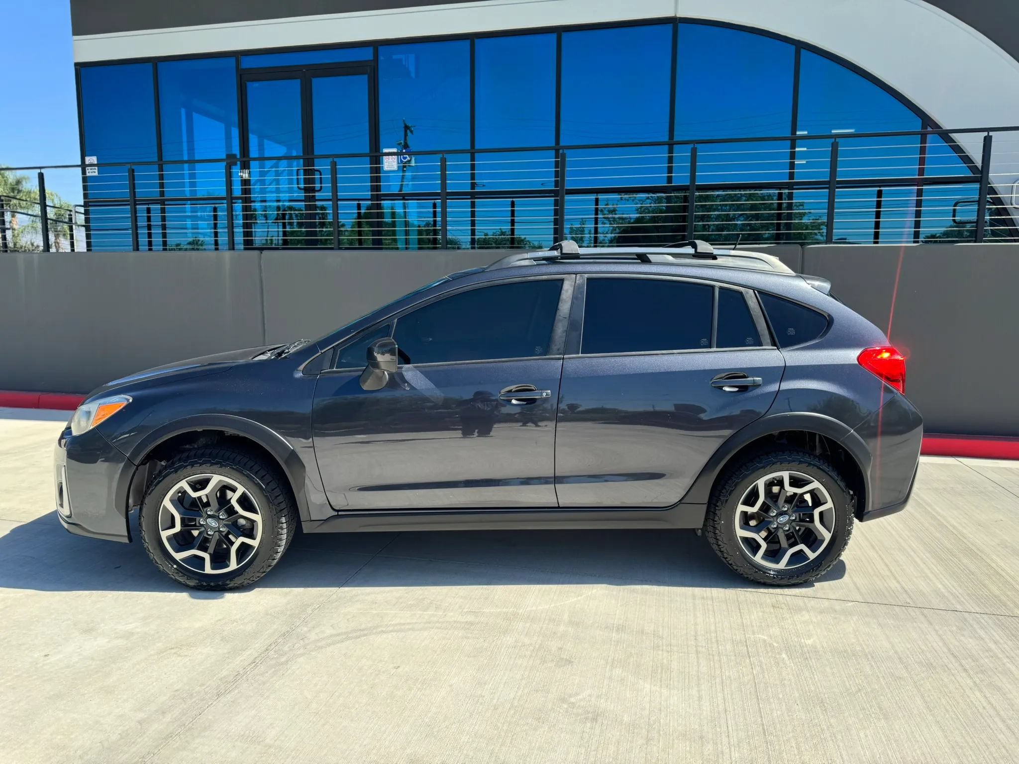 Used 2017 Subaru Crosstrek 2.0i Premium AWD/4WD image 35