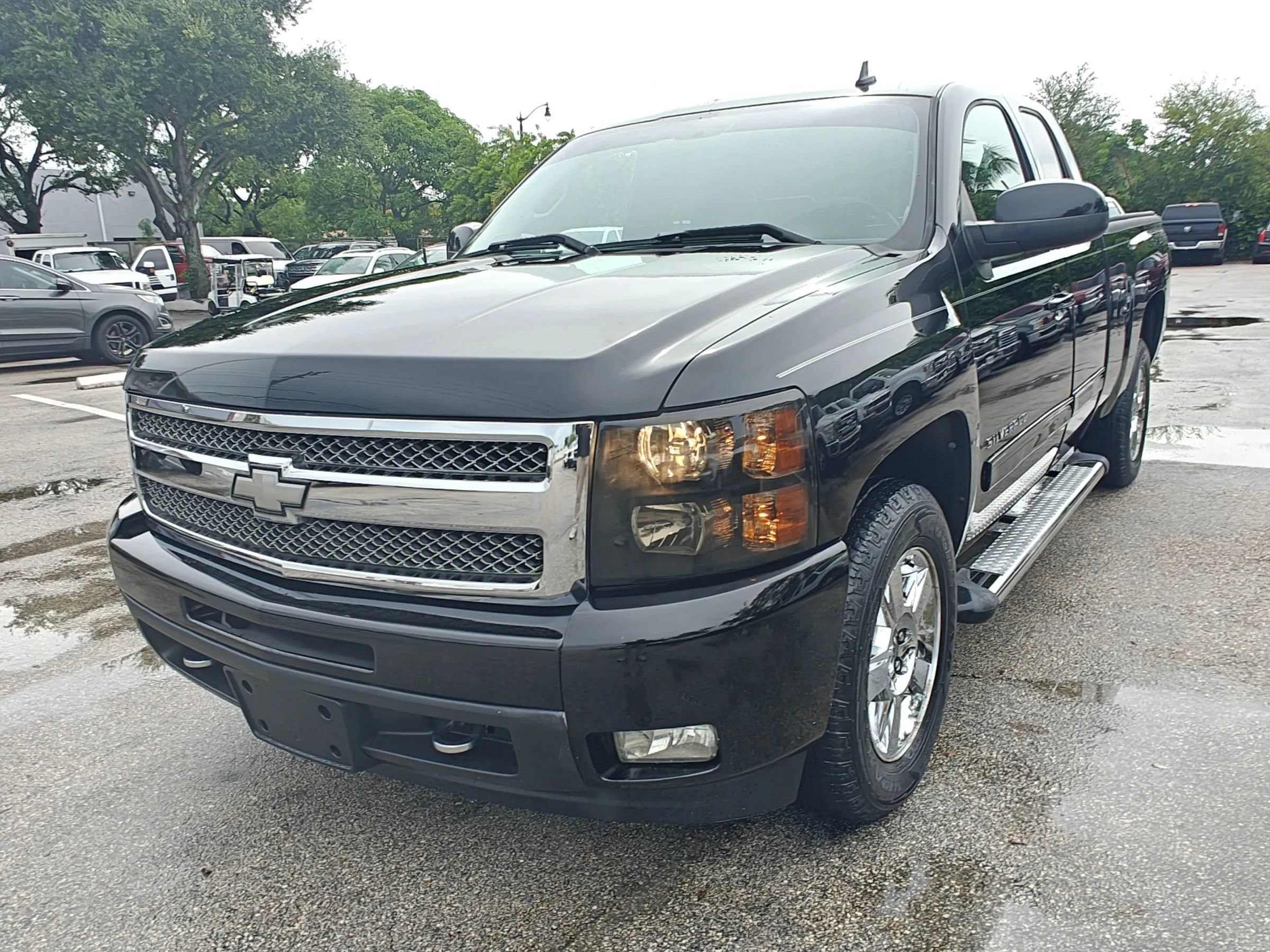 Used 2010 Chevrolet Silverado 1500 LTZ w/ LTZ Plus Package RWD image 3