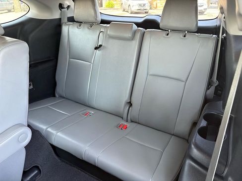 Used 2021 Toyota Highlander Limited FWD image 17