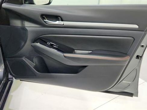 Certified 2025 Nissan Altima 2.5 SR image 25