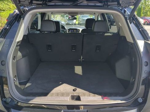 Used 2023 GMC Terrain SLT image 12