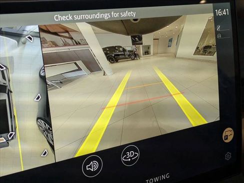 New 2026 Land Rover Defender 130 X-Dynamic SE image 13