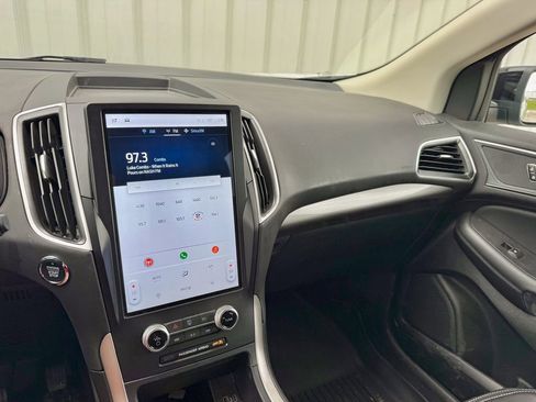 Used 2024 Ford Edge SE w/ Black Appearance Package image 18