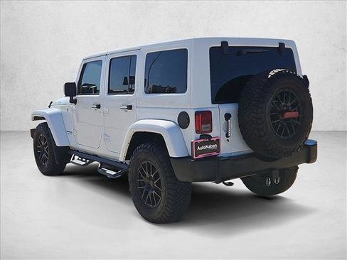 Used 2017 Jeep Wrangler Unlimited Rubicon w/ Connectivity Group AWD/4WD image 8