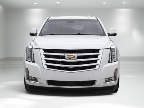 Used 2019 Cadillac Escalade ESV Premium Luxury RWD image 5