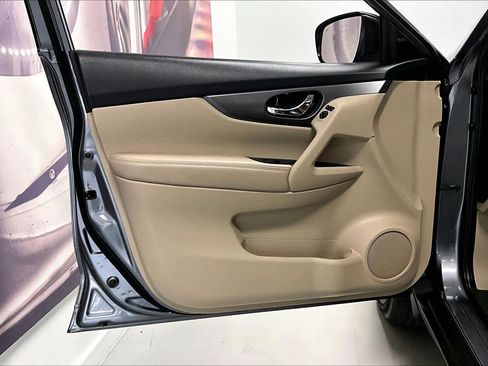 Used 2016 Nissan Rogue SV w/ SV Premium Package image 25