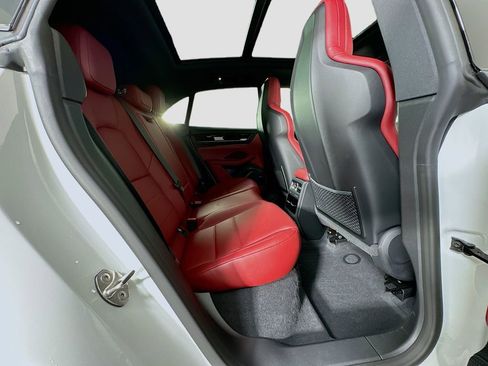 Certified 2025 Porsche Macan Electric image 29