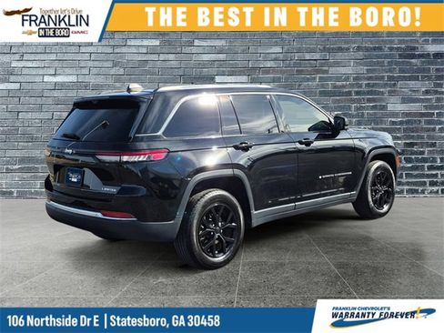 Used 2023 Jeep Grand Cherokee Limited w/ Luxury Tech Group II image 5